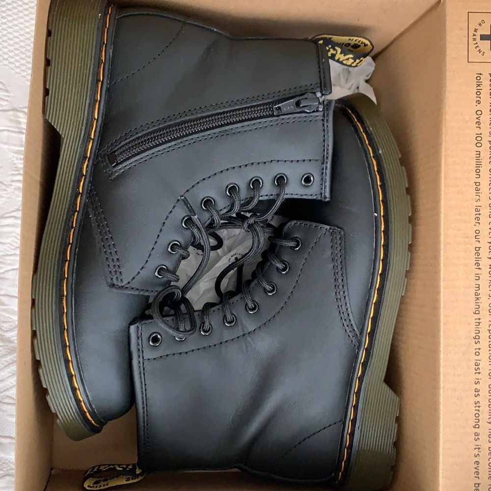 BRAND NEW Doc Martens 1460